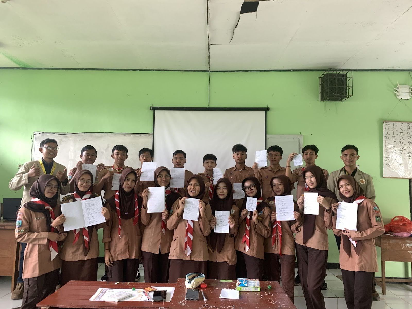 MAHASISWA KKN PPM UGM BERIKAN PEMBELAJARAN TES MINAT DAN BAKAT DI SMA NEGERI 1 PLAOSAN